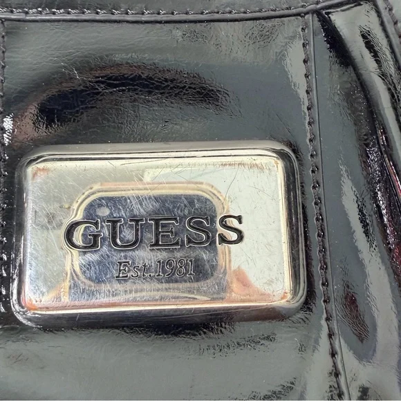 GUESS Glossy Black Shoulder Bag & Floral G-Logo Wallet Bundle - Picture 3 of 15